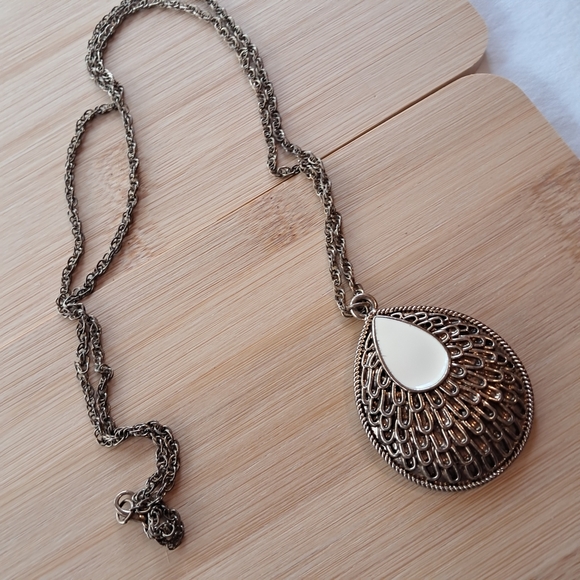 Vintage Goldtone Textured Pendant Necklace with Celestial Motifs - Picture 5 of 7